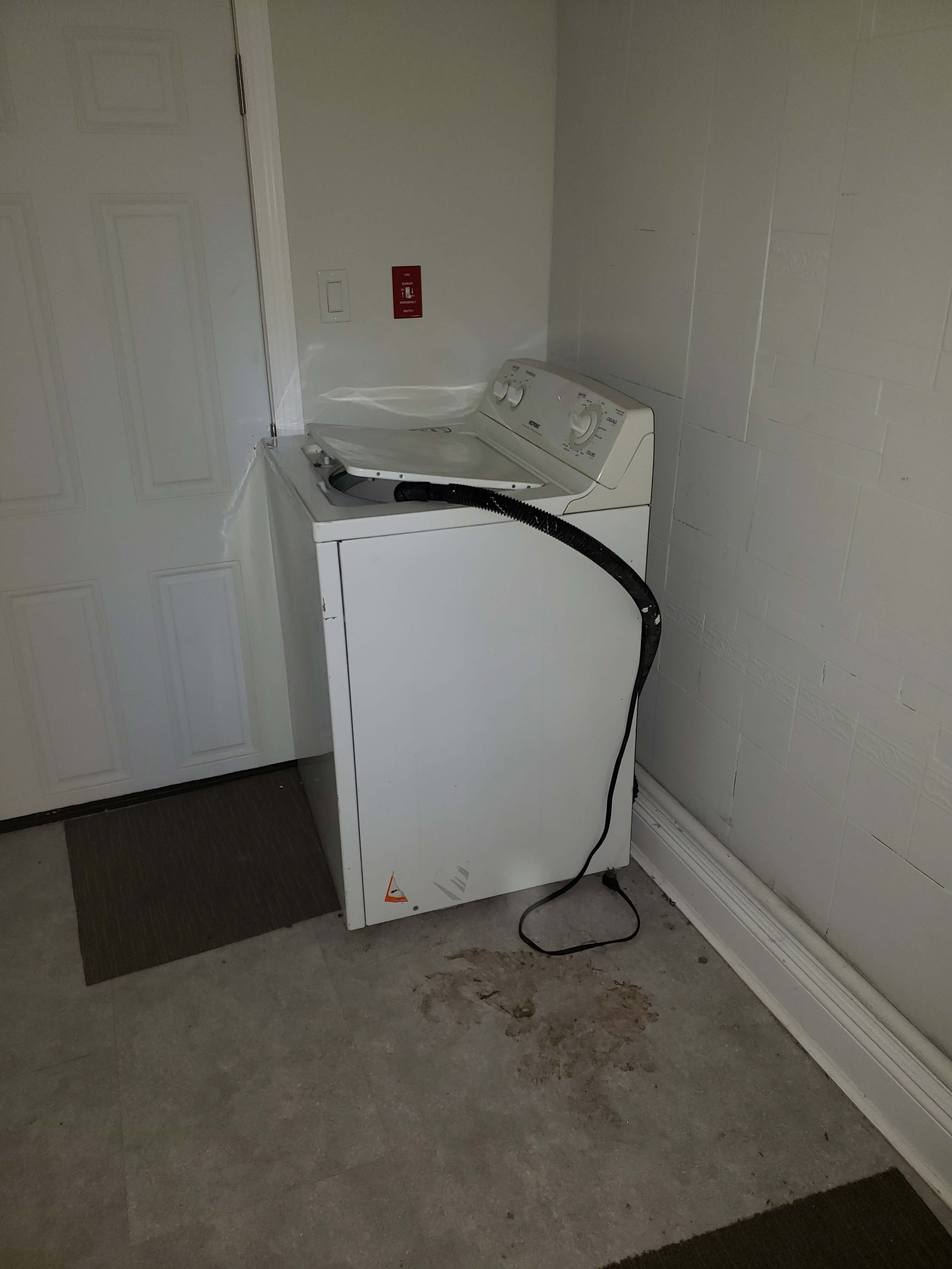 Appliances before removal in Glendale