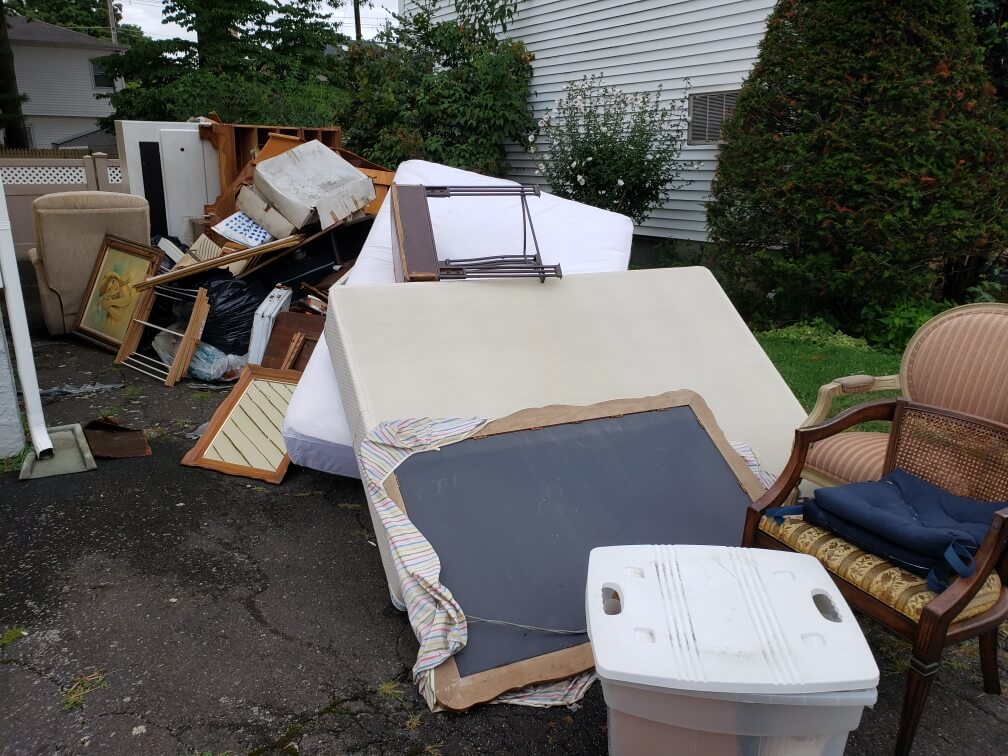 Estate before cleanout in Merrick